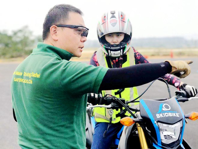 乐骑公园,摩托车培训,摩托教练员,安路,苏华龙,skidbike,侧滑模拟架